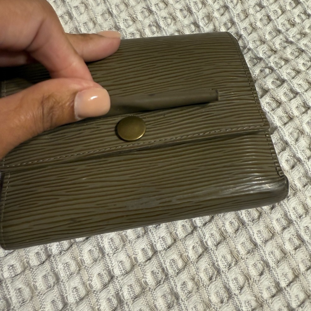 Louis Vuitton Epi Portefeuille Tri Fold - Picture 5 of 14